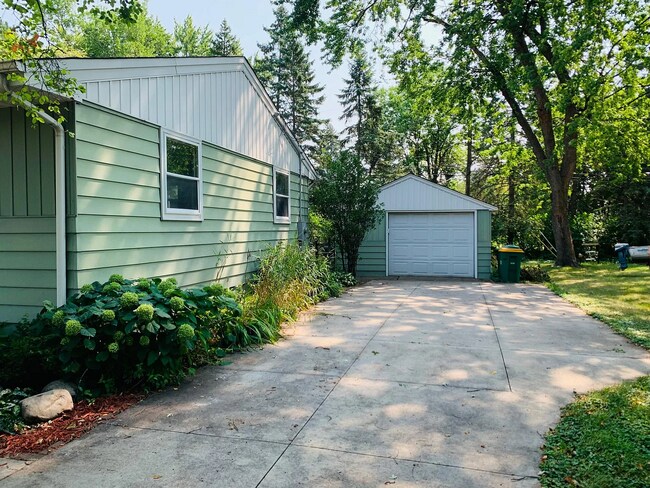 Building Photo - 4916 Wisconsin Ave N