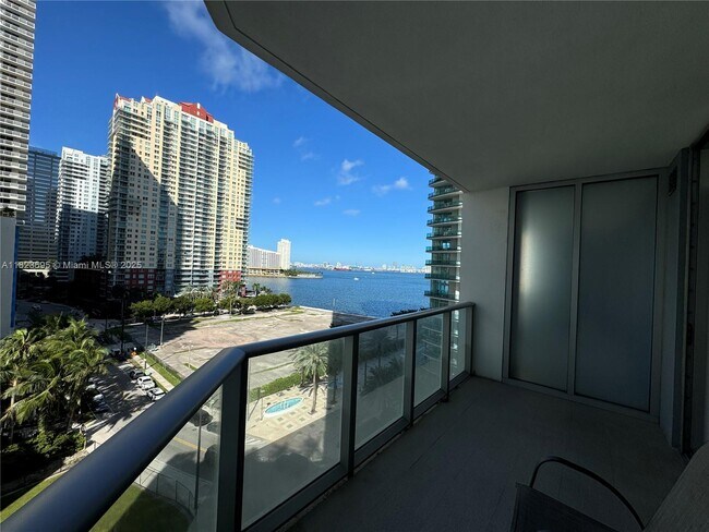 Building Photo - 1300 Brickell Bay Dr