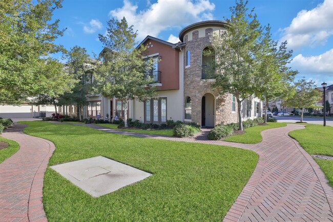 Building Photo - 14527 San Pietro Dr