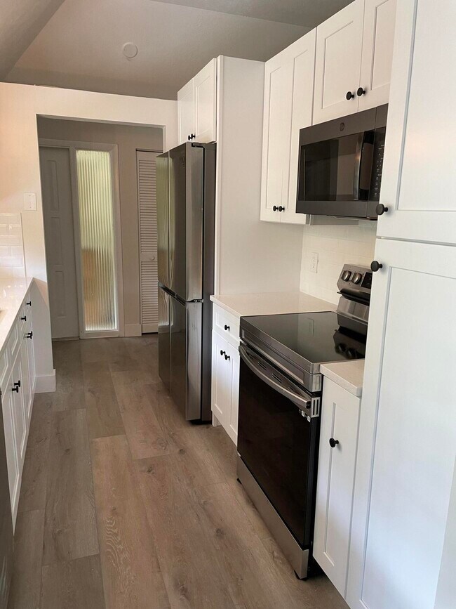 Building Photo - 104 Half Moon Cir