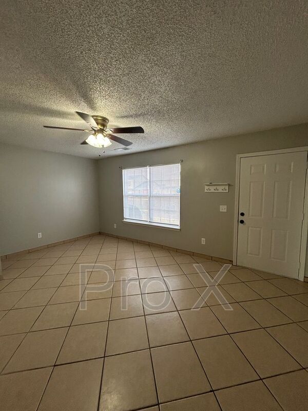 Building Photo - 3403 SW Victoria Pl