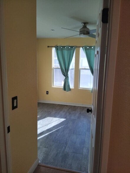 Building Photo - 2727 Hazelnut Ct