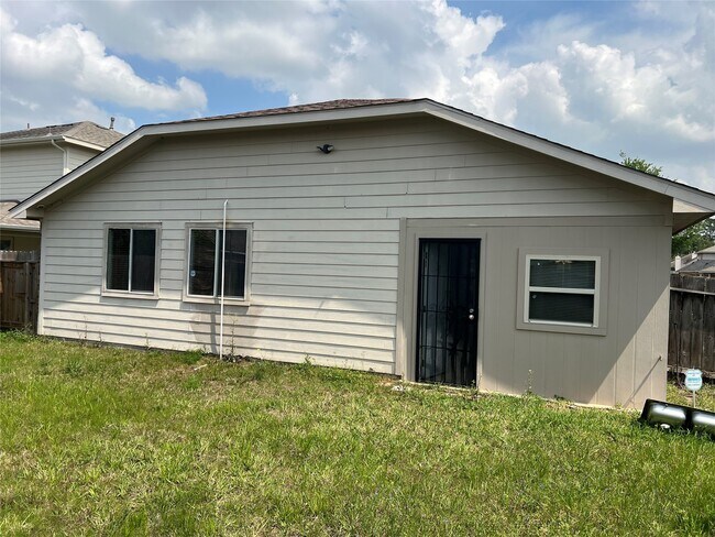 Building Photo - 18311 Melissa Springs Dr