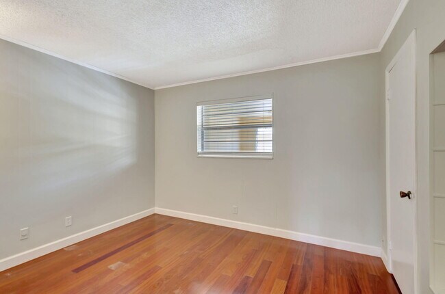 Building Photo - 10789 N Military Trl