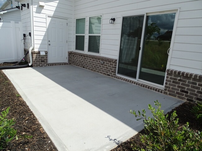Building Photo - 146 Bromes Wy