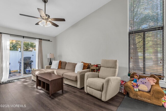 Building Photo - 21 Dawn Ct