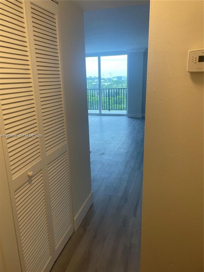 Building Photo - 2075 NE 164th St