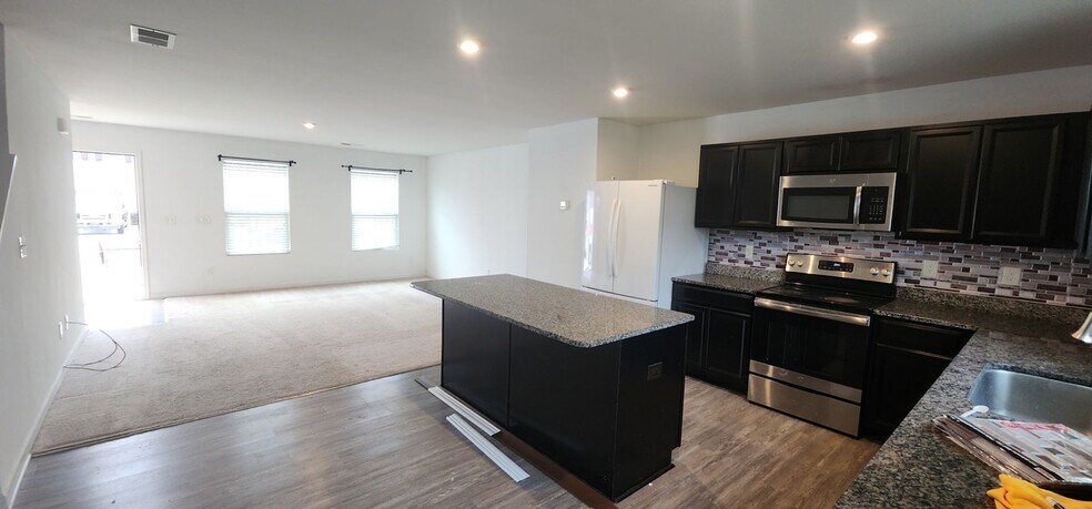 Building Photo - 612 Scribes Ln