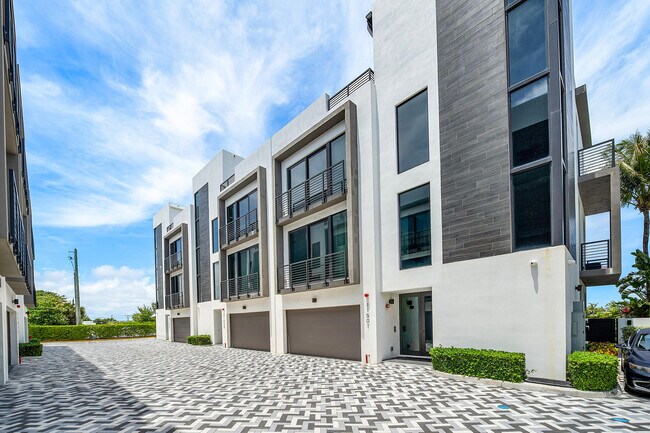 Building Photo - 11505 Old Ocean Blvd
