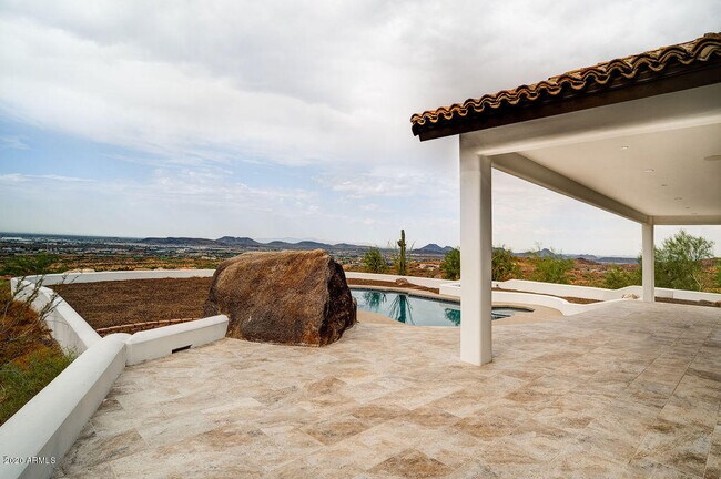 Building Photo - 301 E Jomax Rd