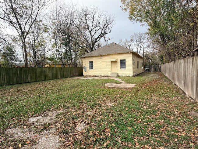 Building Photo - 2212 Semmes St