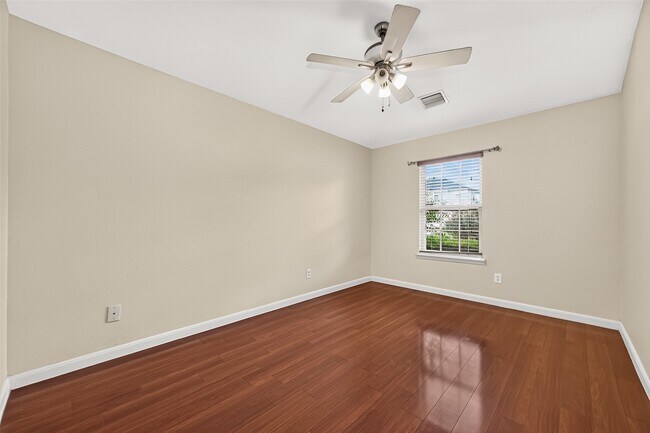 Building Photo - 3223 Legends Creek Dr