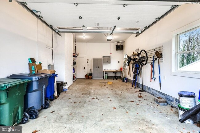 Building Photo - 1504 Wake Forest Dr