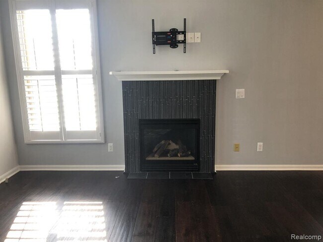 Building Photo - 131 Stratford Ln