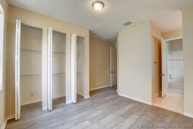 Building Photo - 1388 Beacon Cir
