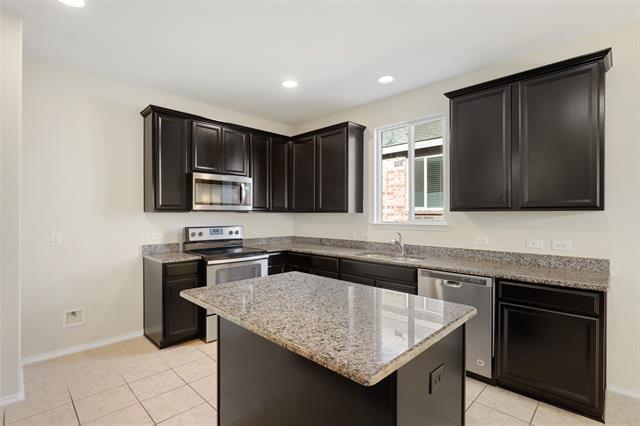 Building Photo - 2031 Avondown Rd