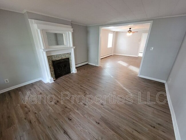 Building Photo - 1813 3rd Ave