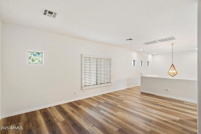 Building Photo - 1925 W Olive Way