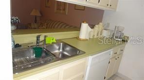 Building Photo - 2525 W Bay Dr