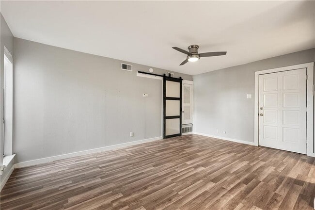 Building Photo - 3431 N Hills Dr