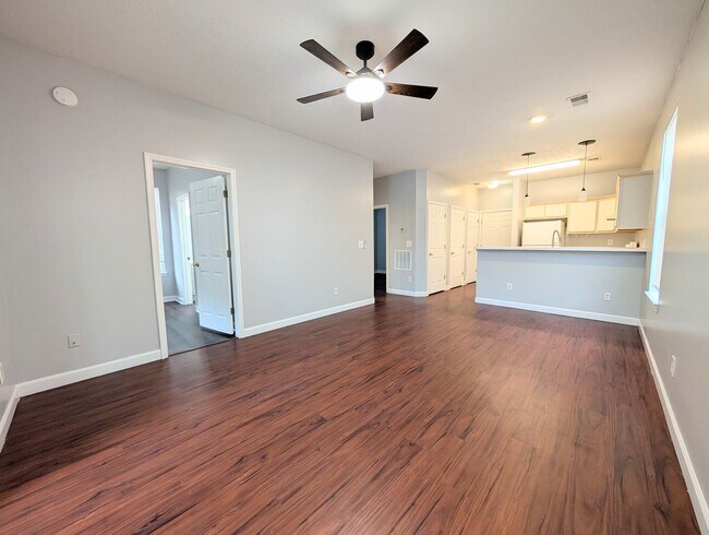 Building Photo - 484 River Oaks Dr