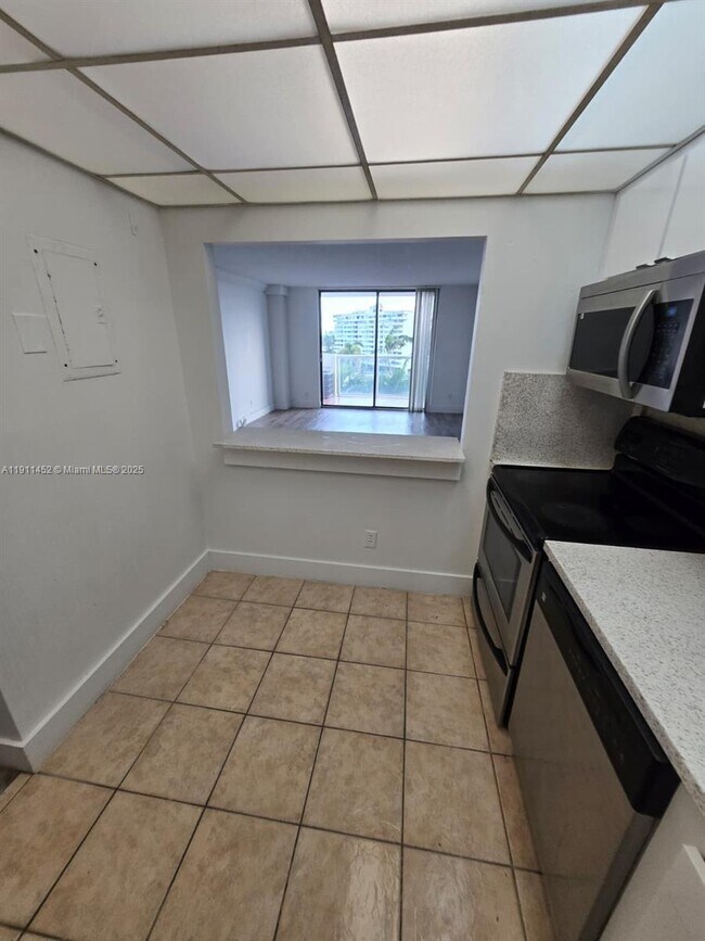 Building Photo - 13499 Biscayne Blvd