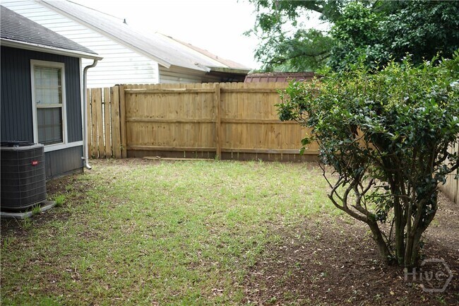 Building Photo - 19 Quail Forest Dr