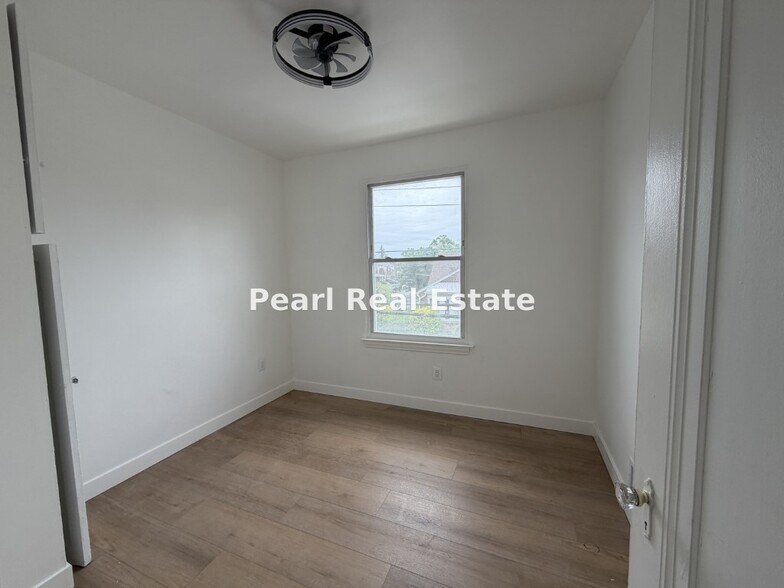 Building Photo - 18903 Santa Rosa Dr