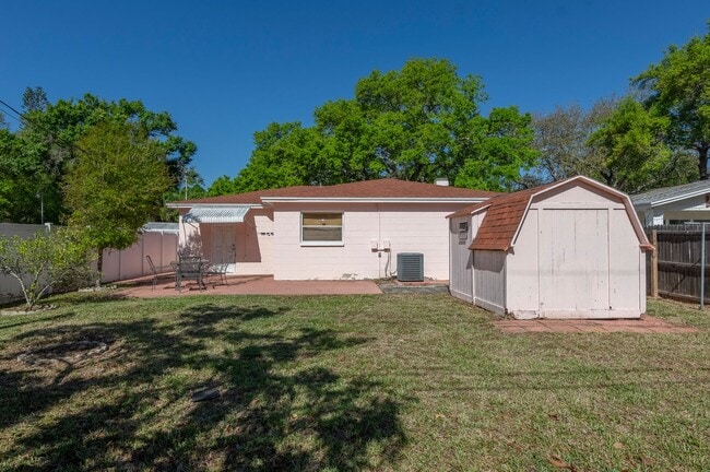Building Photo - 3/2 Ranch with great outdoor space