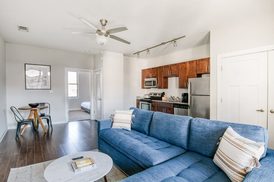 Building Photo - 1016 18th Ave S