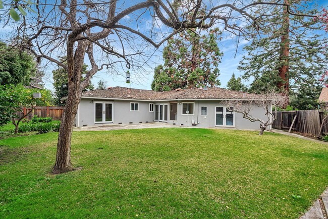 Building Photo - Awesome Quiet Cul-de-sac in Menlo Park