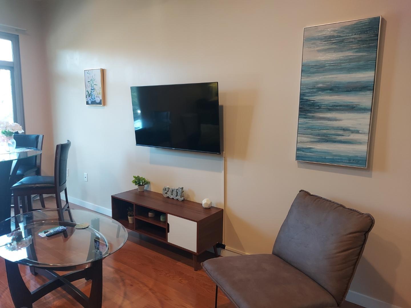 Building Photo - 889 Date St