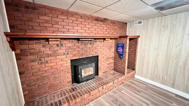 Building Photo - 1597 Navajo Dr