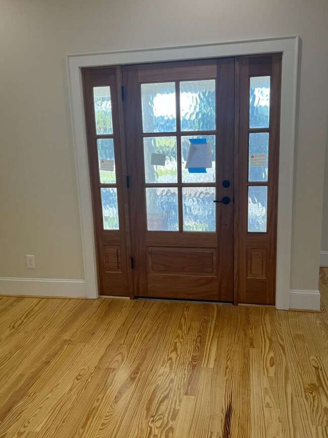 Building Photo - Modern Farmhouse for Rent in Browns Summit NC