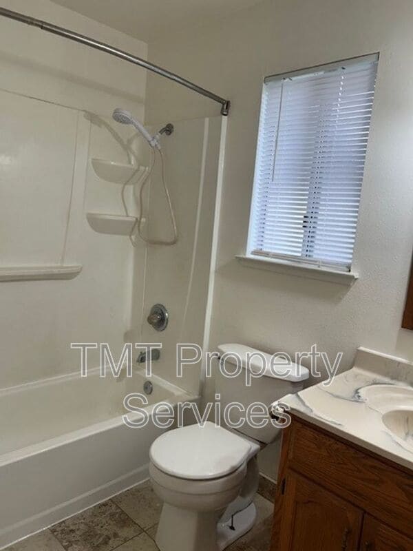 Building Photo - 1315 I St