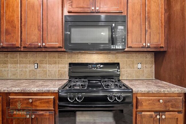 Building Photo - Luxury Gated Patio Home | 2 Bed, 2 Bath | Owasso, OK | Lawn Care Included