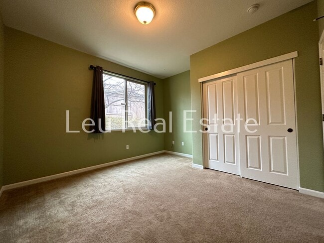 Building Photo - Lovely, 5bd, 3ba home in Serrano, with 3 c...