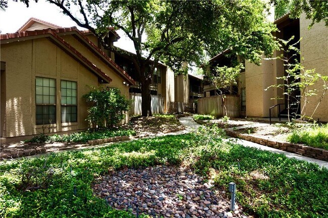 Primary Photo - 1202 Thorpe Ln