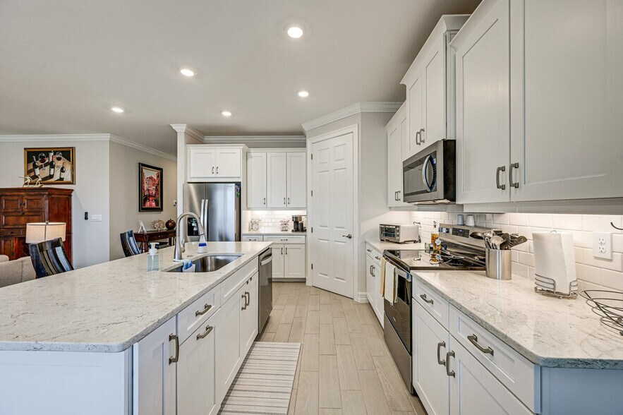 Building Photo - 415 Polihale Wy