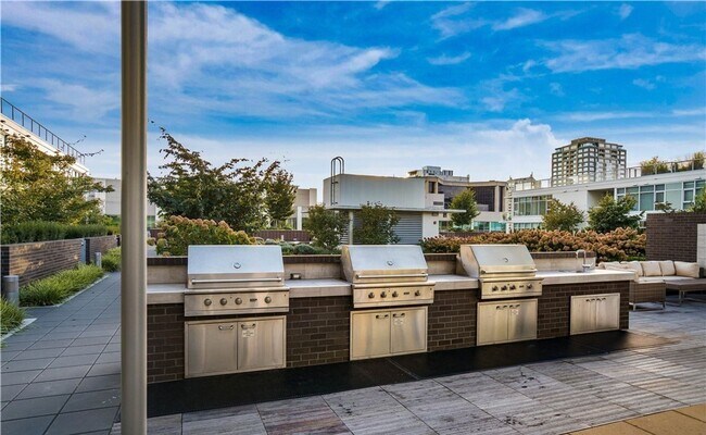 Building Photo - Insignia Condominiums ~ Belltown