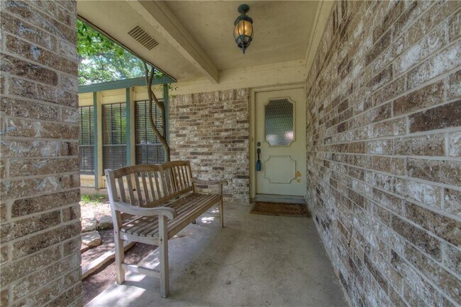 Building Photo - 307 Ridgewood Dr