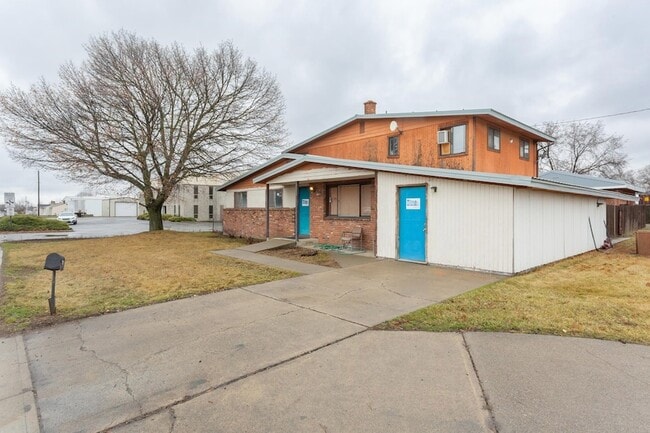 Building Photo - 10623 E Montgomery Ave