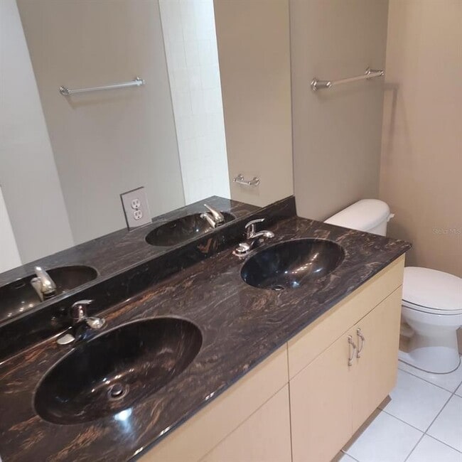 Building Photo - 5611 S Sherwood Ave