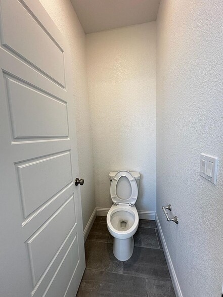 Building Photo - 2458 Fidalgo Way