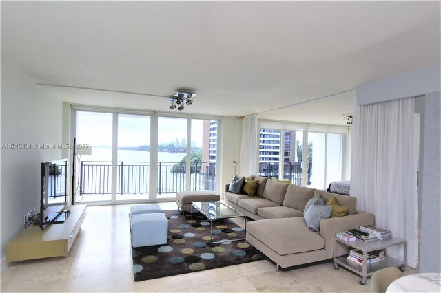 Building Photo - 770 NE 69th St