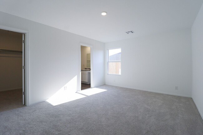 Building Photo - New Build 3 Bedroom 2 Bath available 6/1 in Robninson Ranch!