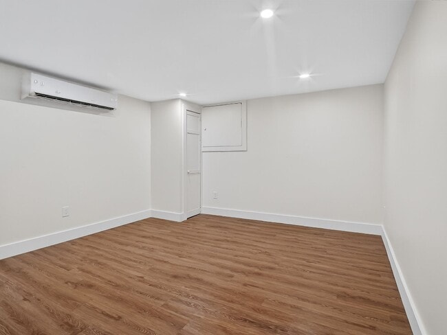 Building Photo - 3 Bed/2 Bath Home with Private Yard