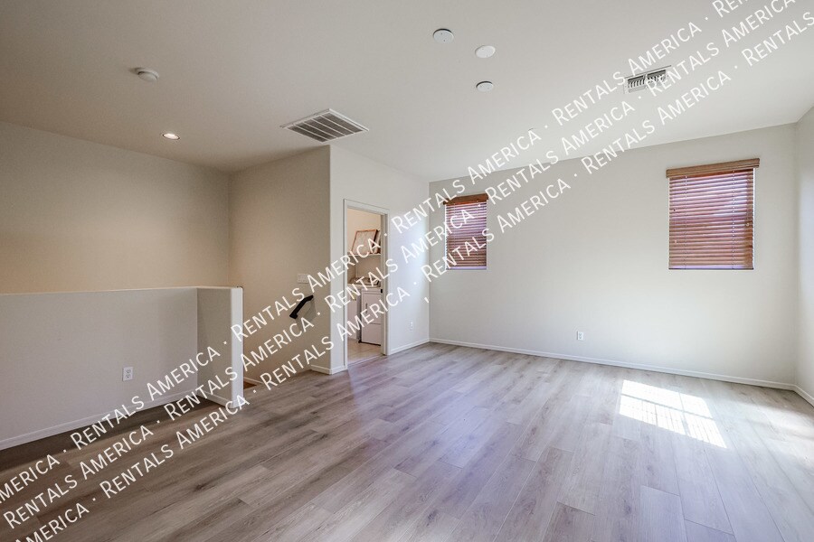 Building Photo - 3410 S Sunland Dr