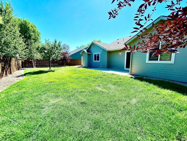 Building Photo - 4 bedroom PLUS office or 5th bedroom in NW Meridian Avail Mid August