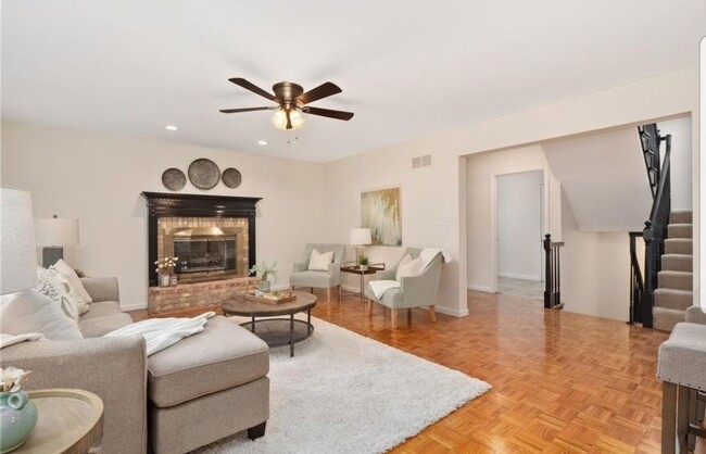Building Photo - Spacious 4BR House in Bridgeton